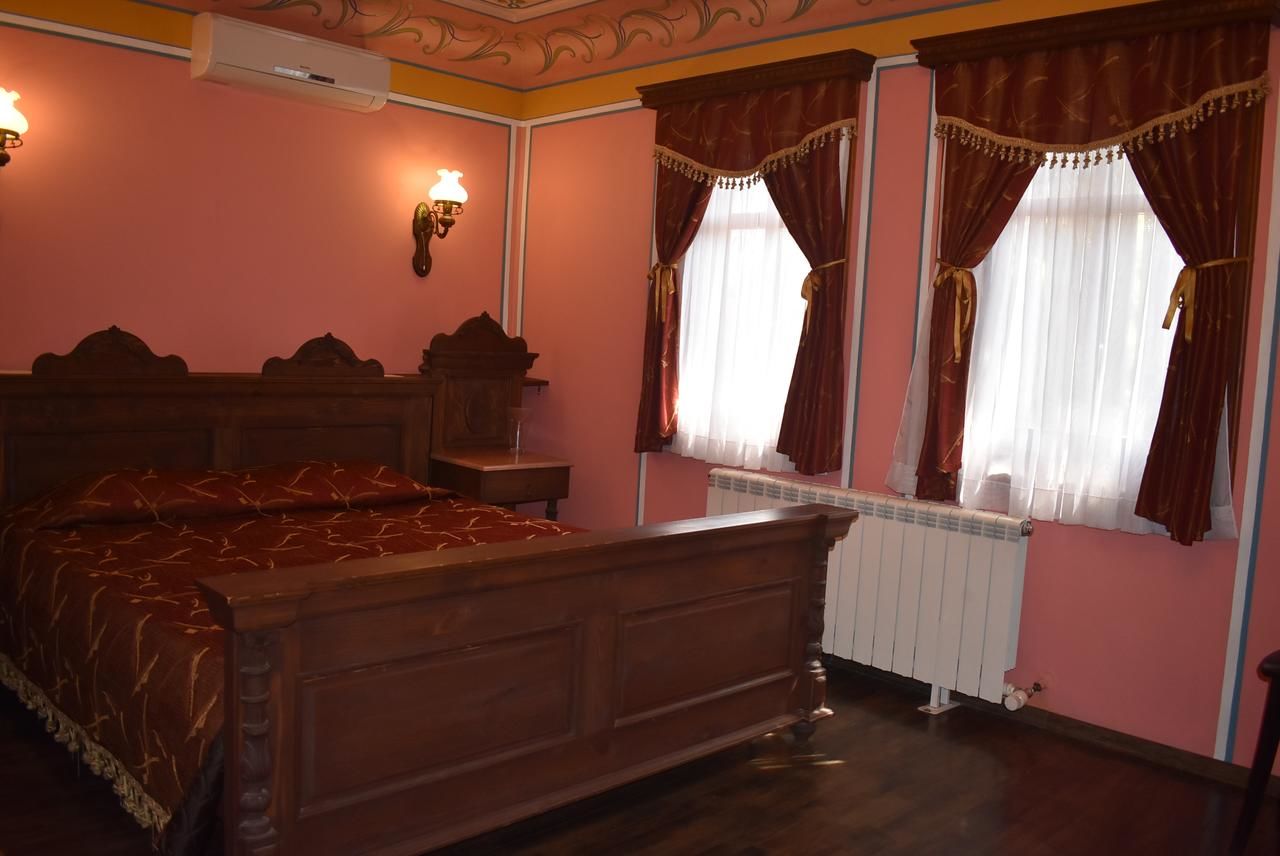 Отель Family Hotel at Renaissance Square Пловдив