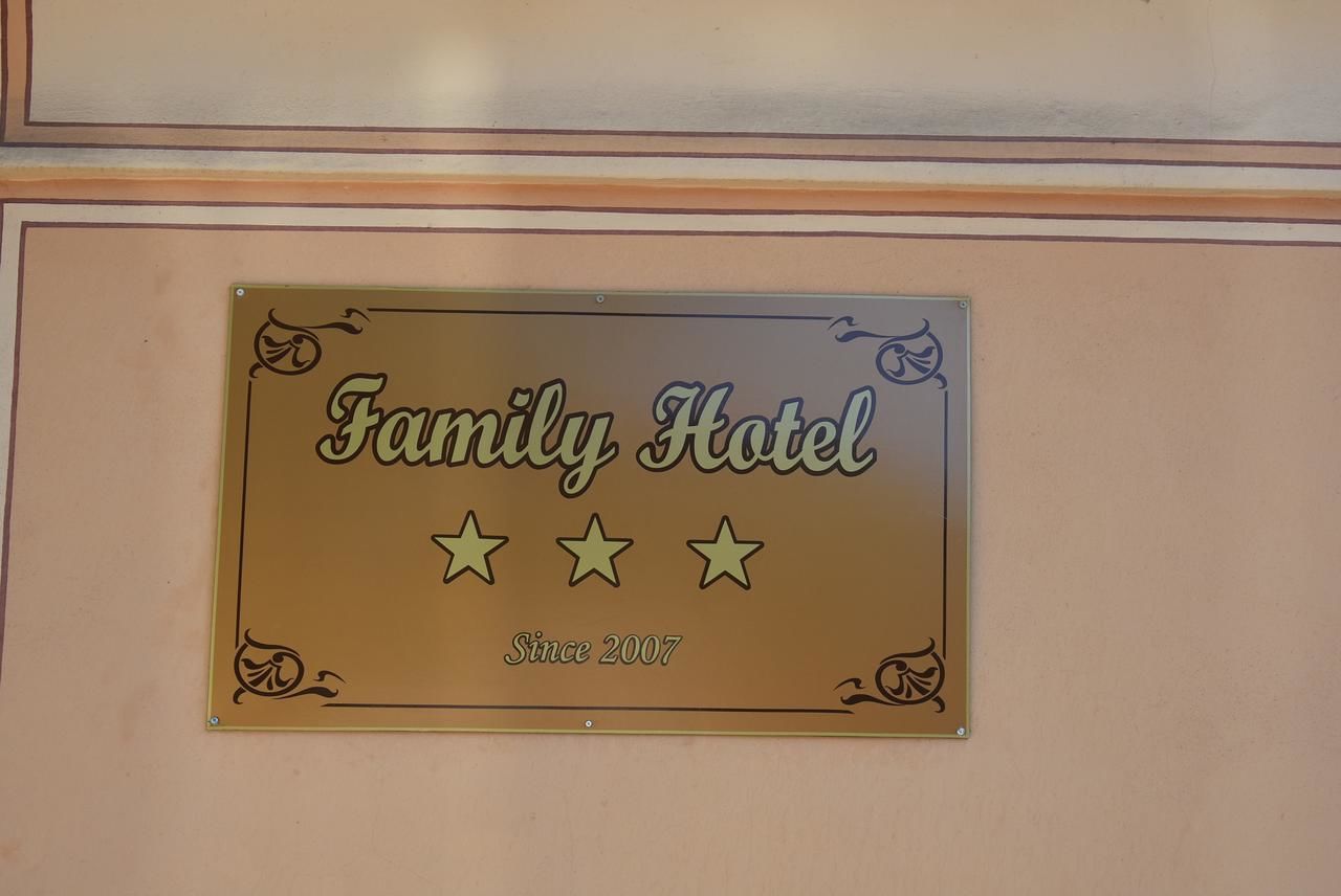 Отель Family Hotel at Renaissance Square Пловдив-9