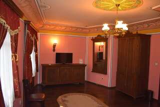 Отель Family Hotel at Renaissance Square Пловдив Двухместный номер Делюкс с 1 кроватью и балконом-4