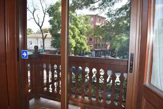 Отель Family Hotel at Renaissance Square Пловдив Двухместный номер Делюкс с 1 кроватью и балконом-8