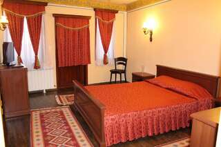 Отель Family Hotel at Renaissance Square Пловдив Стандартный номер с кроватью размера "queen-size"-6
